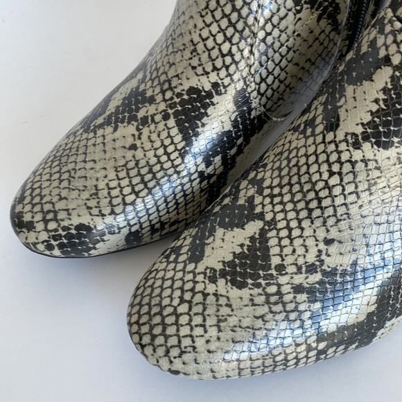 Womens 9 booties Memory Foam Fall ankle boots Stretch Boho Snake Time and Tru - Picture 3 of 15